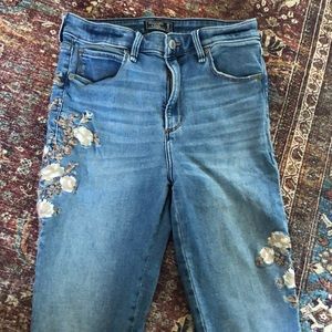 Embroidered Ankle-Length Jeans